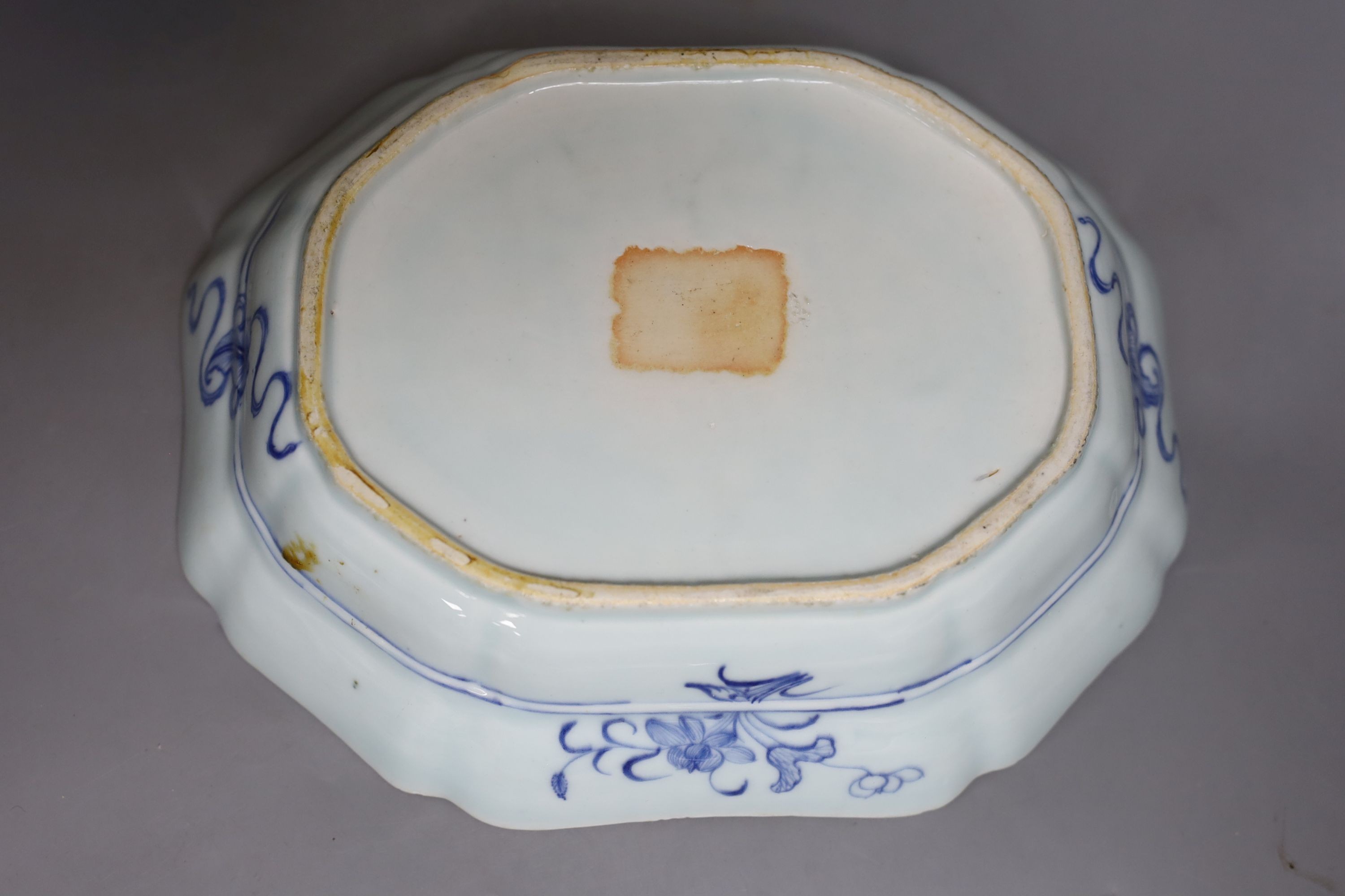 An 18th century Chinese blue and white dish, 30cm., and a Chinese Imari mug